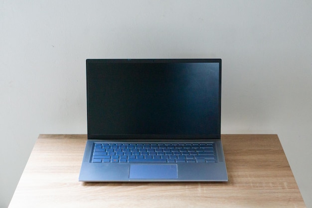 Czy laptop 17 cali to dobry wybór do codziennej pracy?