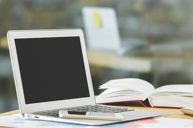 Czy laptop edukacyjny zastąpi tradycyjne podręczniki w szkole?