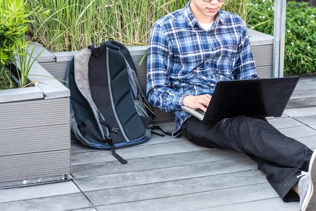 Jak wybrać plecak na laptopa odpowiedni do codziennego użytku?