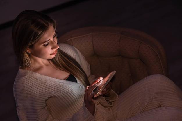 Czy można ładować telefon całą noc bez obaw?