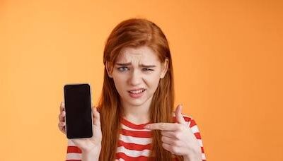 Dlaczego telefon ładuje się powoli i co może być tego przyczyną?