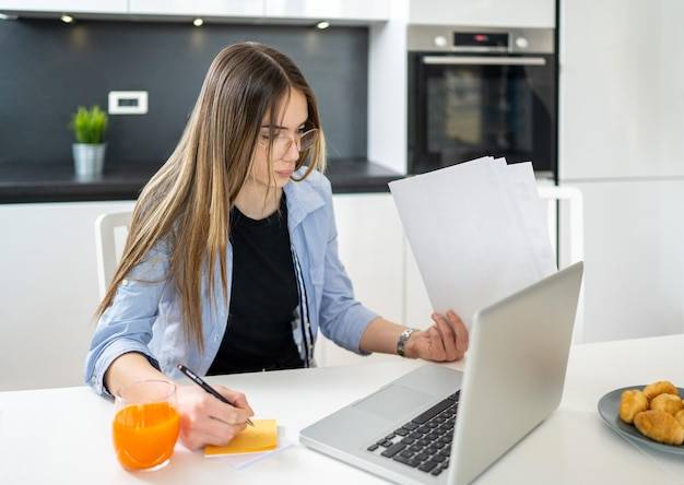 Jak zmniejszyć pdf online i czy to bezpieczne?