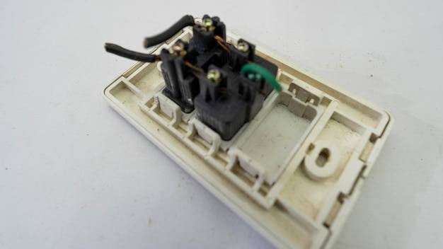 Zasilacz impulsowy co to znaczy i gdzie znajduje zastosowanie?