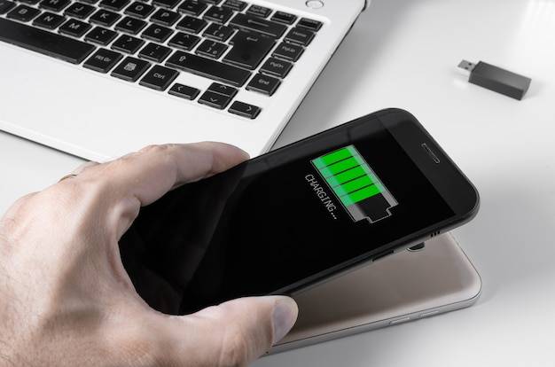 Ile powinna trzymać nowa bateria w telefonie?