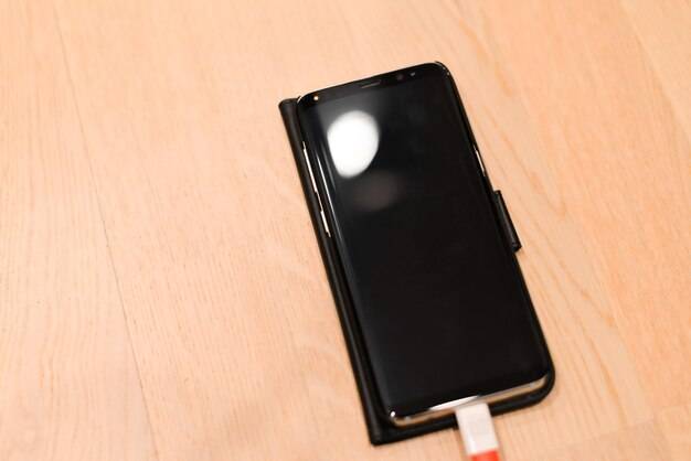 Jak prawidłowo ładować baterię w nowym telefonie?