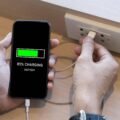 Jak długo ładować telefon pierwszy raz żeby nie uszkodzić baterii?