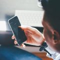 Czym najlepiej zabezpieczyć ekran telefonu na co dzień?