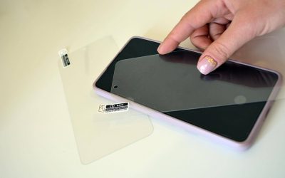 Czym przykleić ekran w telefonie aby naprawa była trwała?