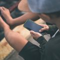 Jaki telefon na budowie sprawdzi się w trudnych warunkach?