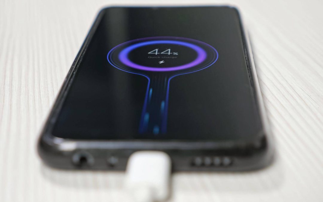 Quick charge czy fast charge jaką ładowarkę wybrać?
